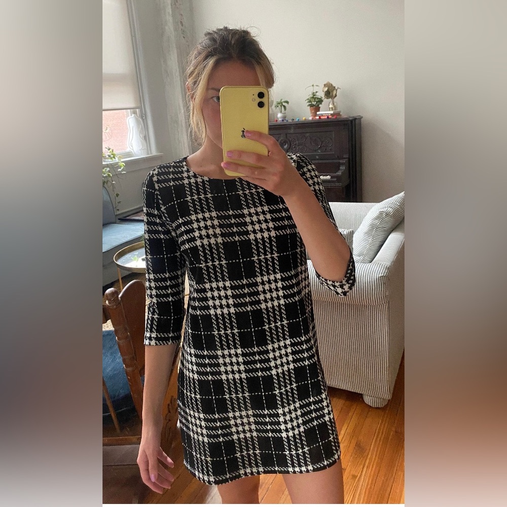 Forever, 21 black and white pattern dress with three-quarter sleeves